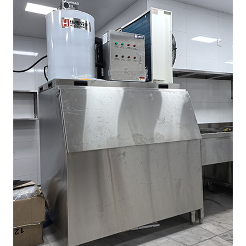 1吨片冰机交付成都卤肉加工厂